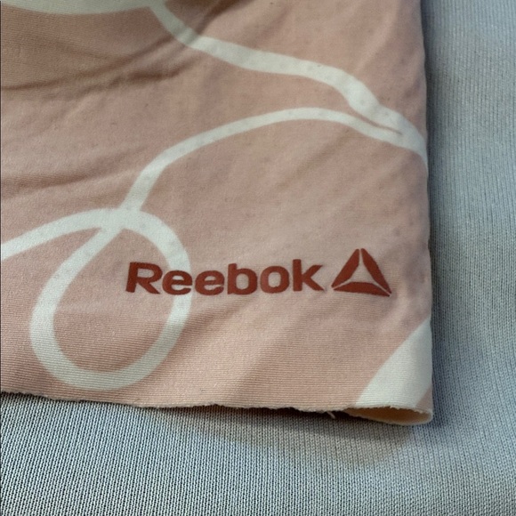 Reebok Bralette Women's Peach and Cream Seamless Stay-Put Bra Size S - Picture 2 of 7